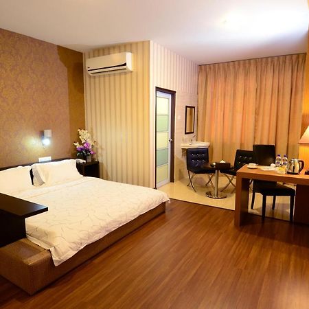 Hotel Tebrau CT Johor Bahru Bagian luar foto