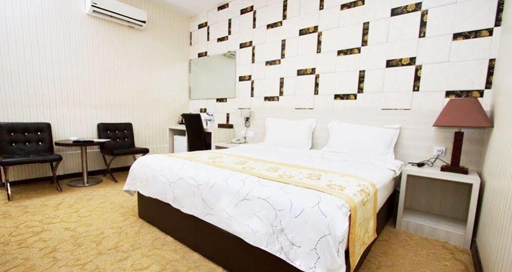 Hotel Tebrau CT Johor Bahru Bagian luar foto
